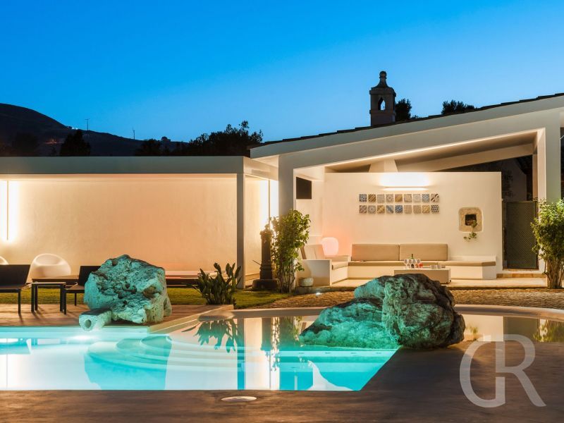 ager-costa-pool-am-abend.jpg