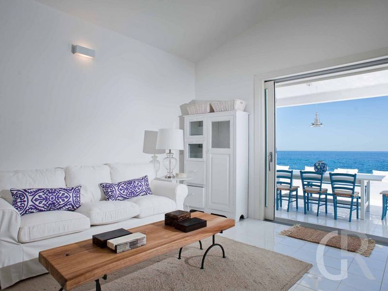 casa-blu-wohnzimmer-und-terrasse.jpg