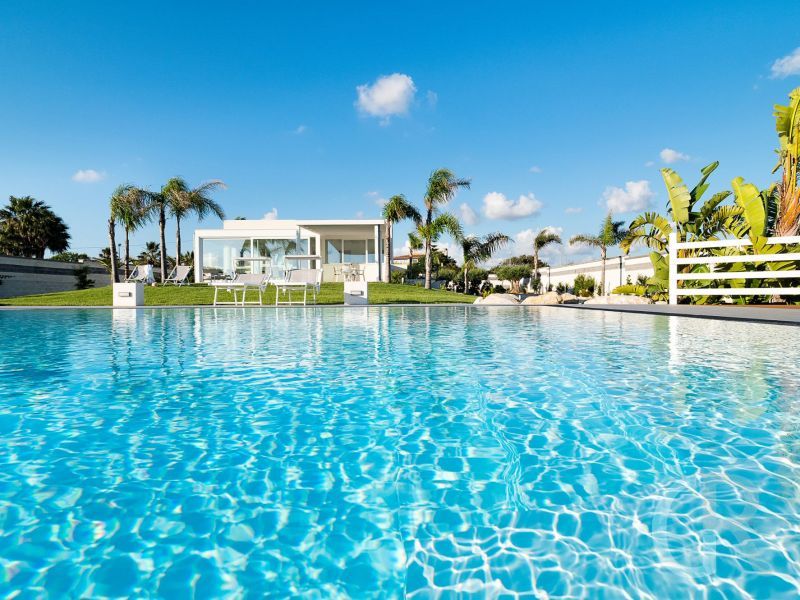 casa-diantha-herrlicher-pool.jpg