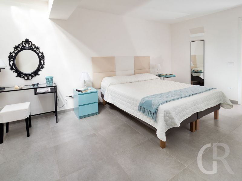 casa-diantha-schlafzimmer-mit-doppelbett.jpg