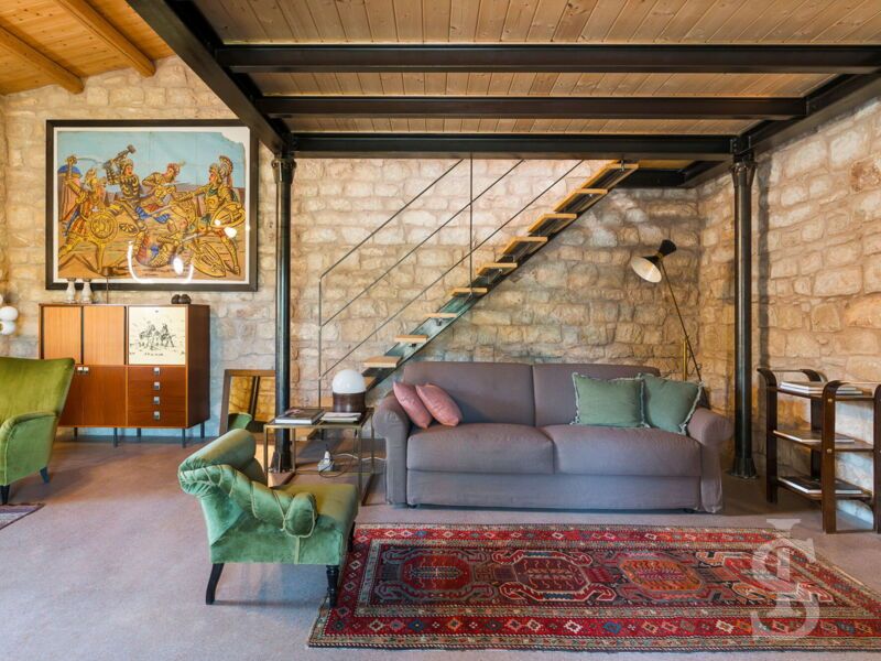 dimora-spinazzella-wohnzimmer-mit-treppe.jpg