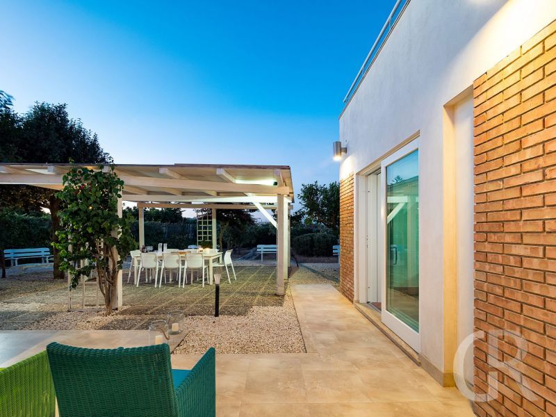ferienhaus-baia-mar-ueberdachte-pergola.jpg