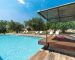 ferienhaus-dimora-pura-blick-auf-den-pool.jpg