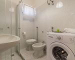 ferienhaus-kairos-bad-mit-waschmaschine-und-dusche.jpg