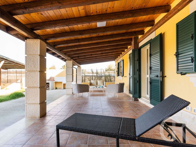 ferienhaus-mare-del-sud-sonnenliege.jpg