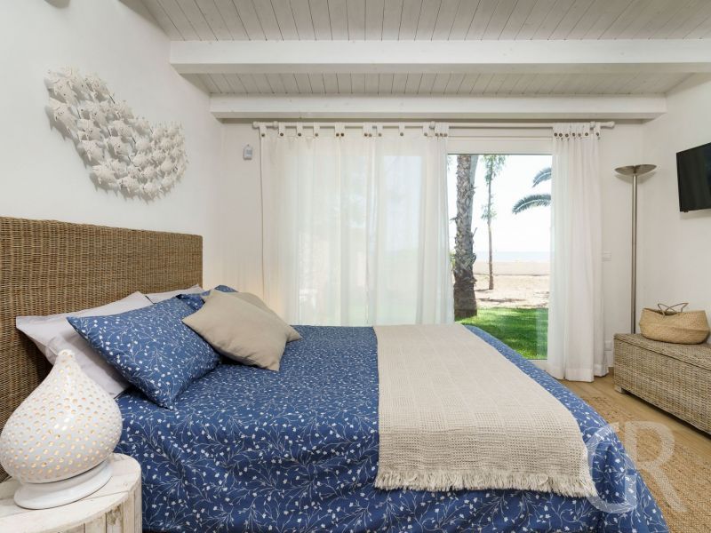 ferienhaus-marinella-schlafbereich-mit-bett.jpg