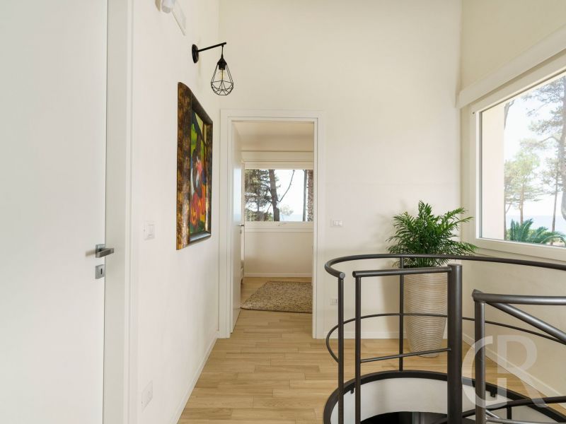 ferienhaus-marinella-treppenabgang.jpg