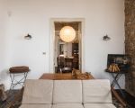 ferienhaus-tamerici-dreisitziges-sofa.jpg