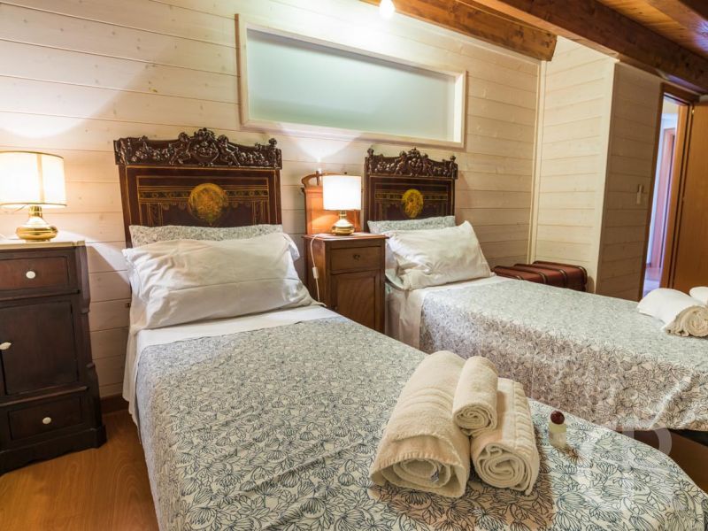 ferienwohnung-agamennone-zwei-einzelbetten.jpg