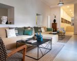 ferienwohnung-aurispa-sofa-im-wohnraum.jpg
