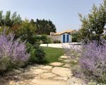 ferienwohnung-cecilia-weg-durch-den-garten.jpg