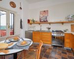 ferienwohnung-cu-viva-esstisch-in-der-kueche.jpg