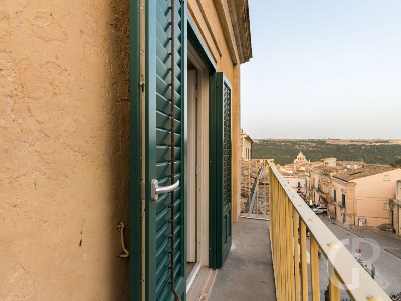 ferienwohnung-ettore-kleiner-balkon.jpg