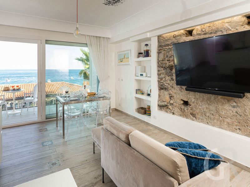 ferienwohnung-peppina-piccola-sofa-im-wohnraum.jpg