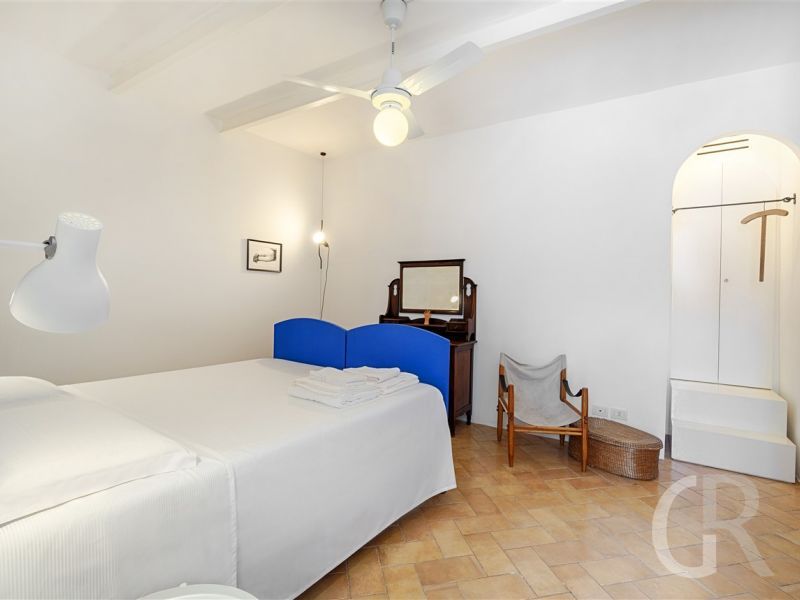 ferienwohnung-raffo-schlafzimmer-mit-doppelbett.jpg