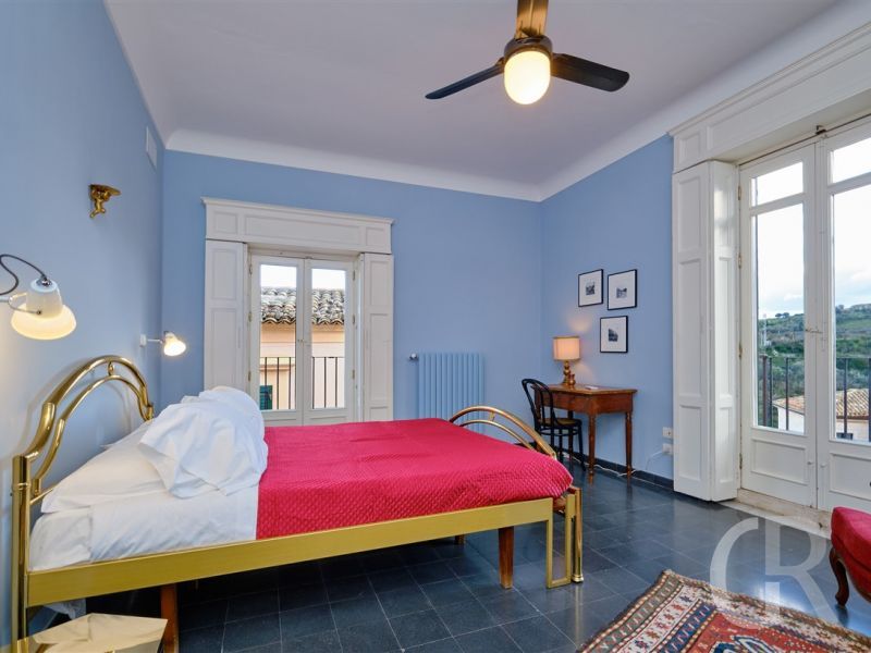 ferienwohnung-sette-capelli-doppelbett-im-schlafraum.jpg