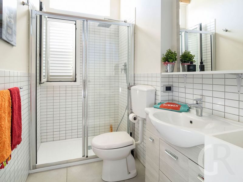 ferienwohnung-sirena-duschbad.jpg