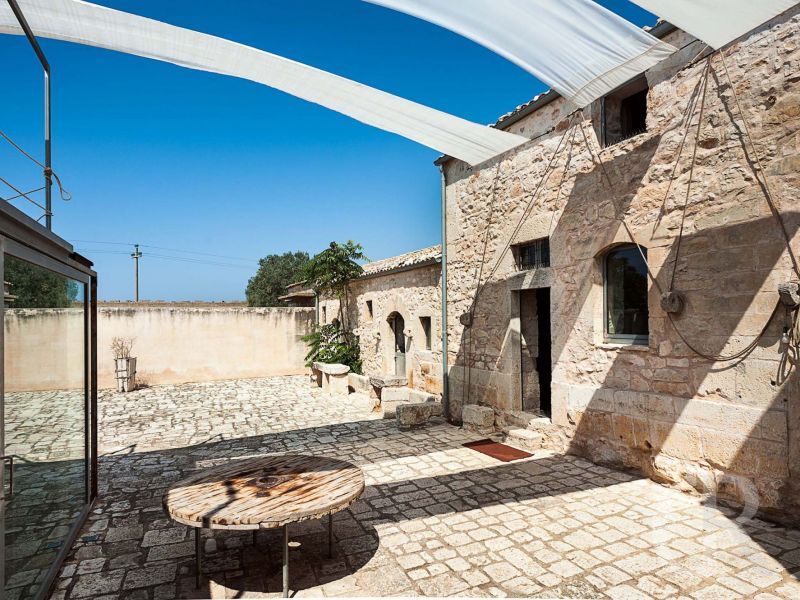 le-edicole-chrakteristischer-innenhof.jpg