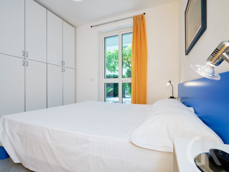mediterraneo-doppelbett-im-schlafzimmer.jpg