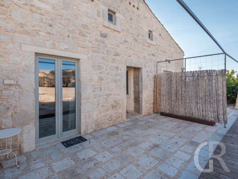 terrasse-mit-zugang-zur-wohnung.jpg
