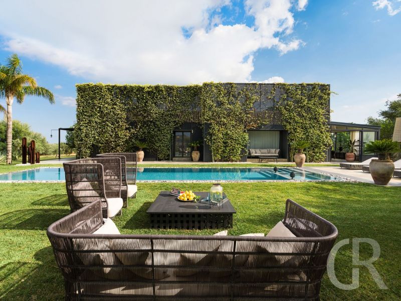 villa-agnese-blick-auf-pool-und-villa.jpg