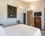 villa-agnese-schlafzimmer-mit-tv.jpg