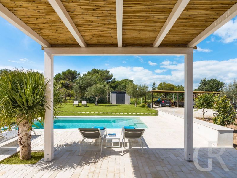 villa-azuela-sonneliegen-am-pool.jpg