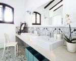 villa-blue-moon-waschbecken-im-badezimmer.jpg
