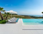 villa-camemi-pool-mit-sonnenschirm.jpg