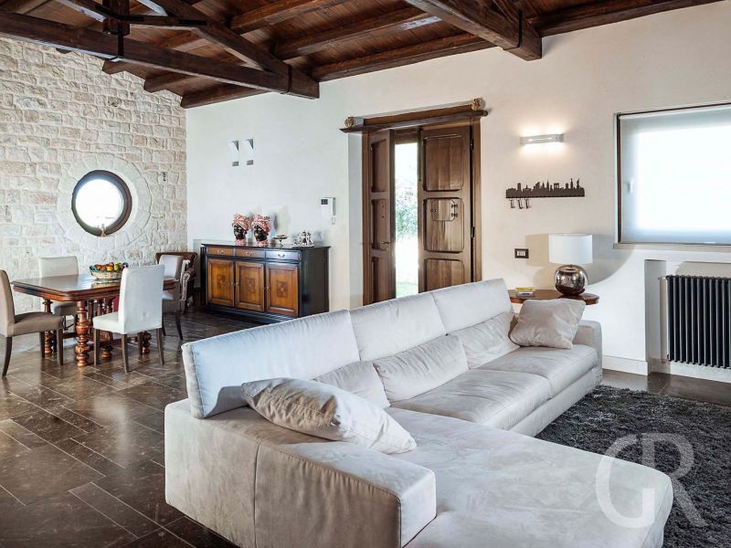 villa-corte-moscata-sofa.jpg