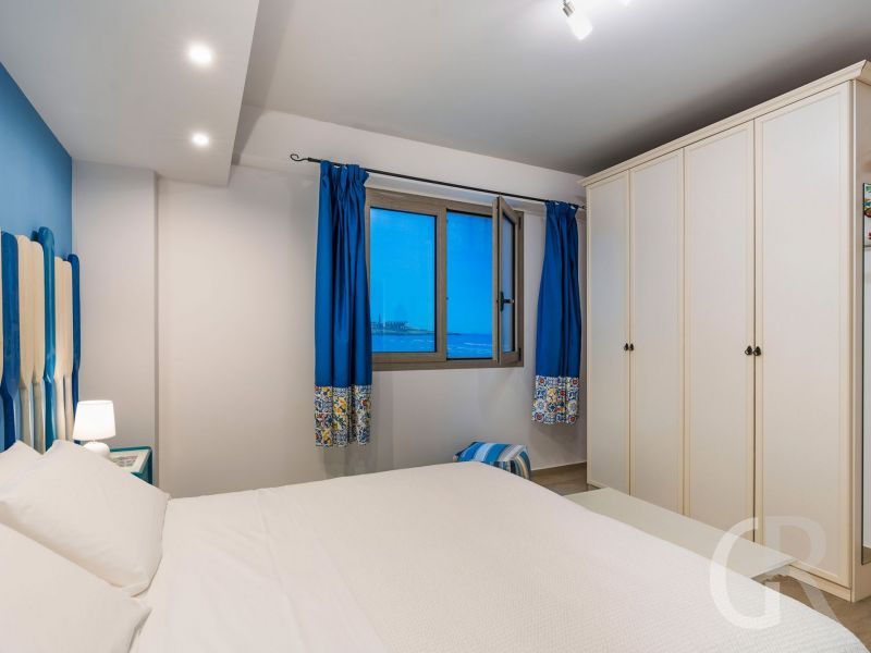 villa-dafne-schlafzimmer-mit-kleiderschrank.jpg