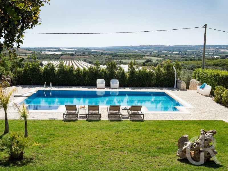 villa-dora-schwimmbad.jpg