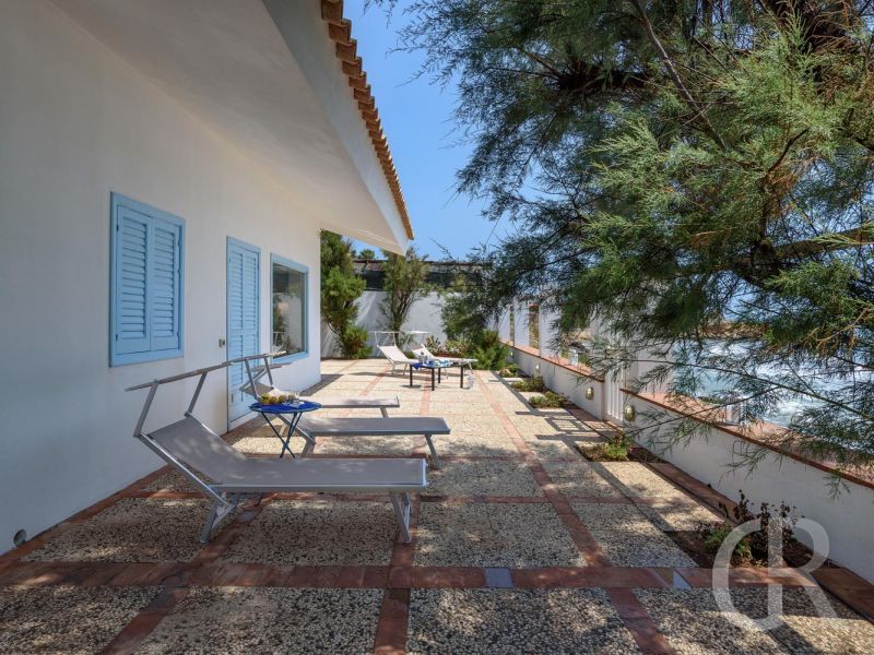 villa-elettra-terrasse-am-haus.jpg