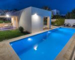 villa-federica-beleuchteter-pool.jpg