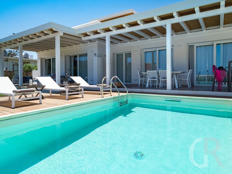 villa-fico-terrasse-mit-pool.jpg