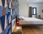 villa-gianos-weiss-blaues-schlafzimmer.jpg
