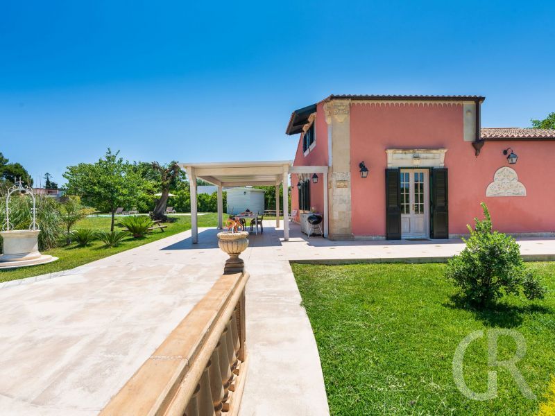 villa-gira-sole-aussenbereich.jpg