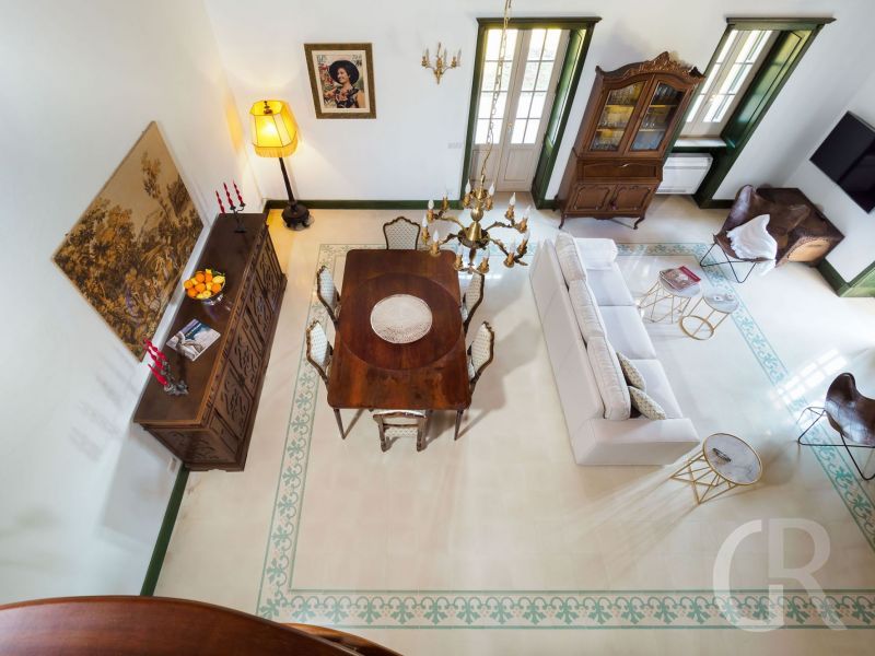 villa-gira-sole-blick-von-oben-zum-wohnraum.jpg