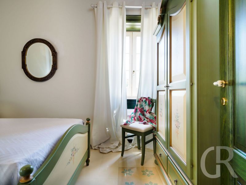 villa-gira-sole-gruenes-schlafzimmer.jpg