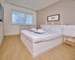 villa-ibla-grosses-doppelbett-im-schlafzimmer.jpg