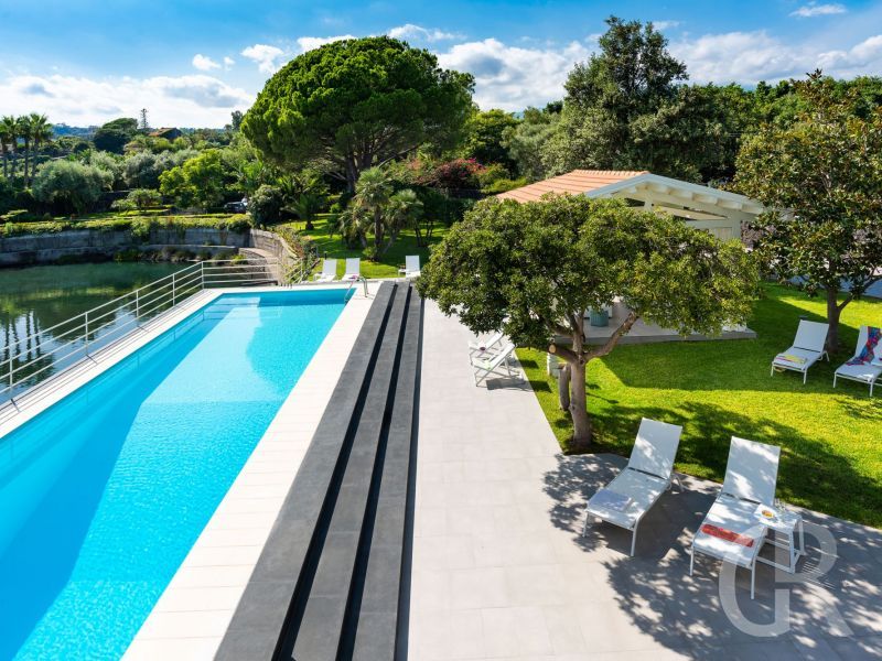 villa-isabella-garten-und-pool.jpg