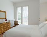 villa-la-belle-doppelbett-mit-kommode-und-spiegel.jpg