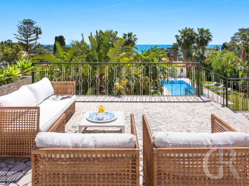 villa-la-belle-pool-und-terrasse.jpg