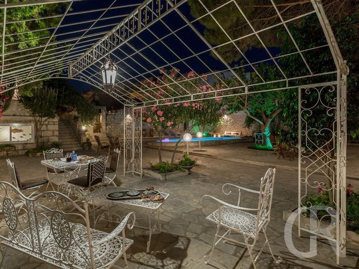villa-la-forma-sitzgruppe-am-abend.jpg