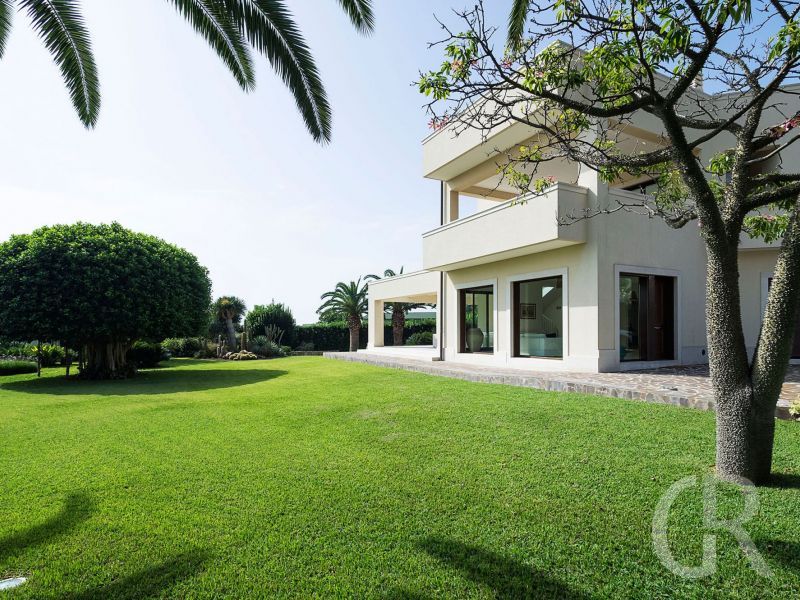 villa-la-plage-garten-mit-villa.jpg