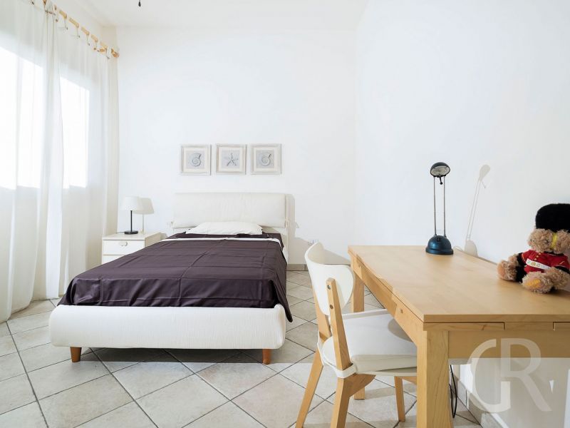 villa-la-plage-schlafzimmer-mit-bett.jpg