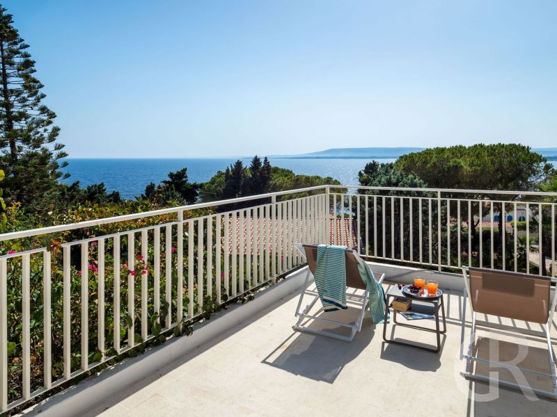 villa-maddalena-grosse-terrasse-mit-meerblick.jpg