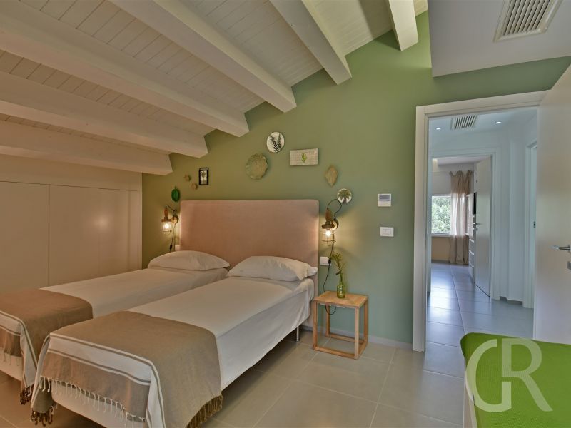 villa-nausica-schlafzimmer-mit-zwei-betten.jpg