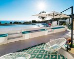 villa-pales-am-pool.jpg