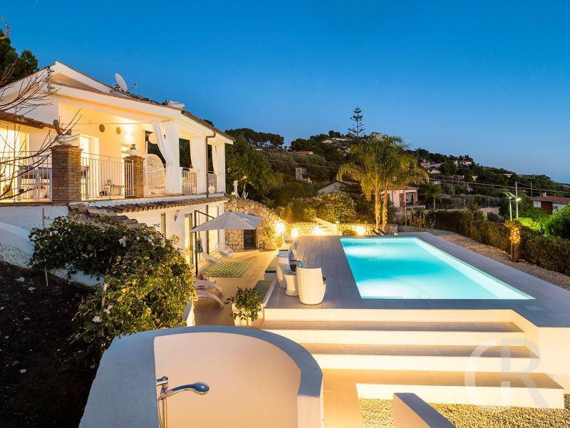 villa-pales-villa-am-abend.jpg